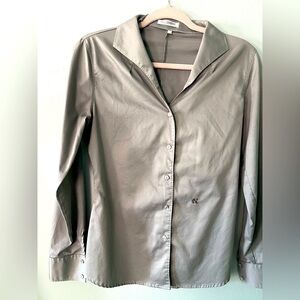 Women's Gray Button-Up Shirt